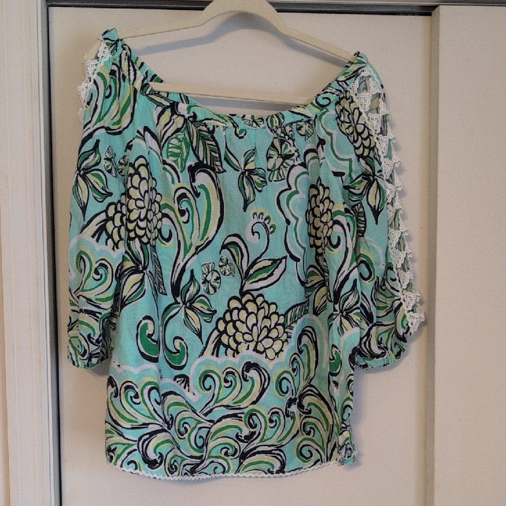 Crown & Ivy Large Ladies Green Floral Blouse with Lace Trim Sleeves